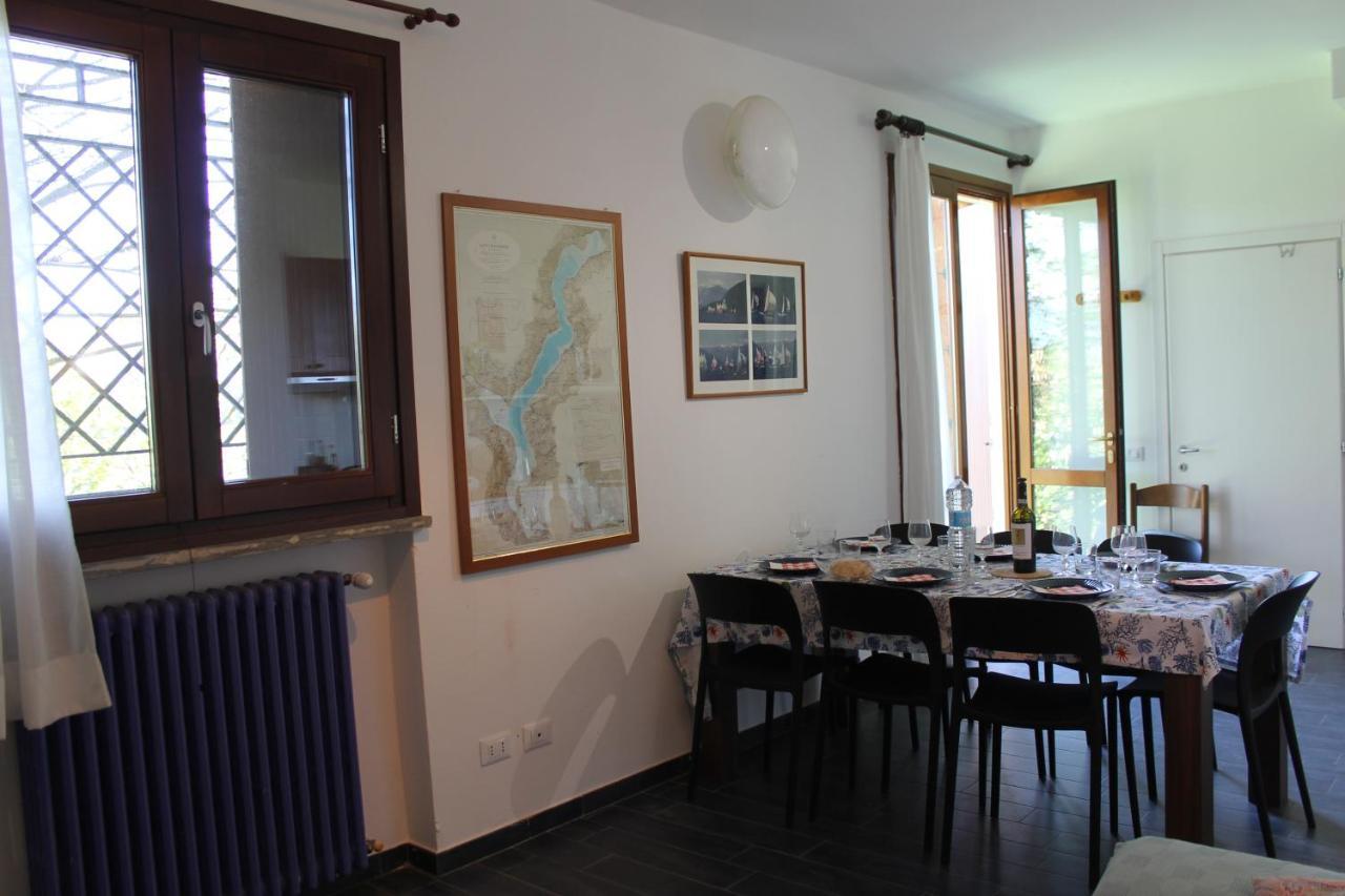 Casa Vacanze Tana Della Volpe Испра Экстерьер фото