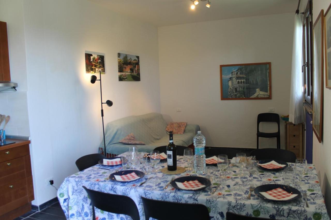 Casa Vacanze Tana Della Volpe Испра Экстерьер фото